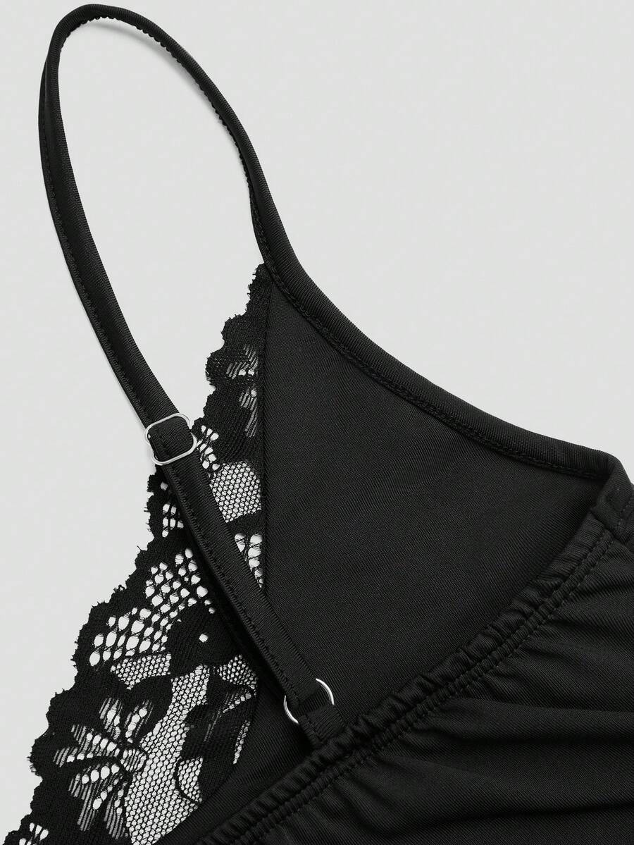 SHEIN Sweetra جمبسوت أسود بحمالات رفيعة بدون أكمام مع رقعة من الدانتيل