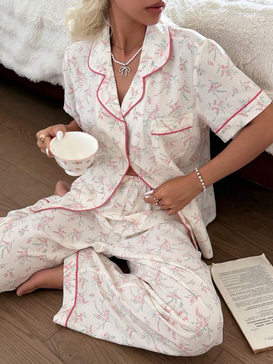 SHEIN CottageSlumber طقم بيجامة بطبعة زهور بأكمام قصيرة وبنطال