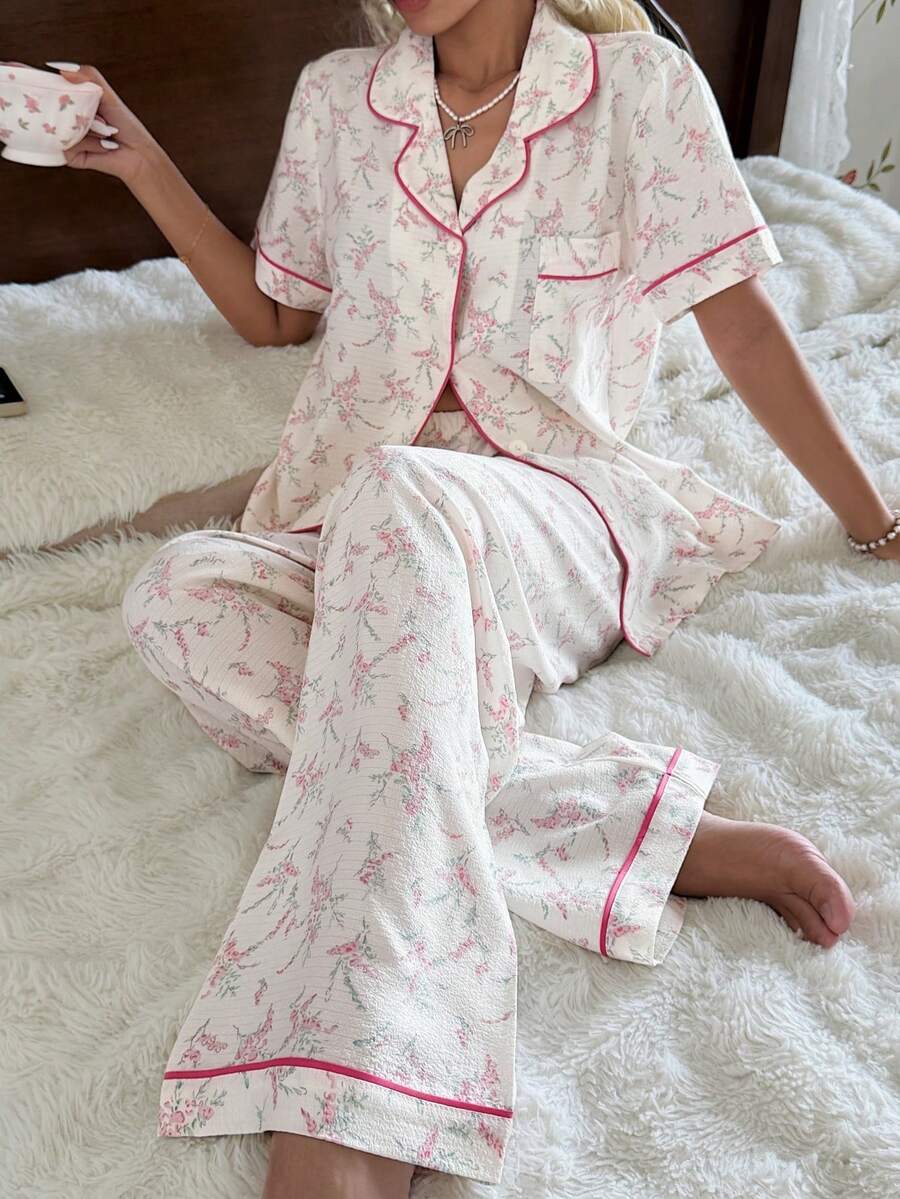 SHEIN CottageSlumber طقم بيجامة بطبعة زهور بأكمام قصيرة وبنطال