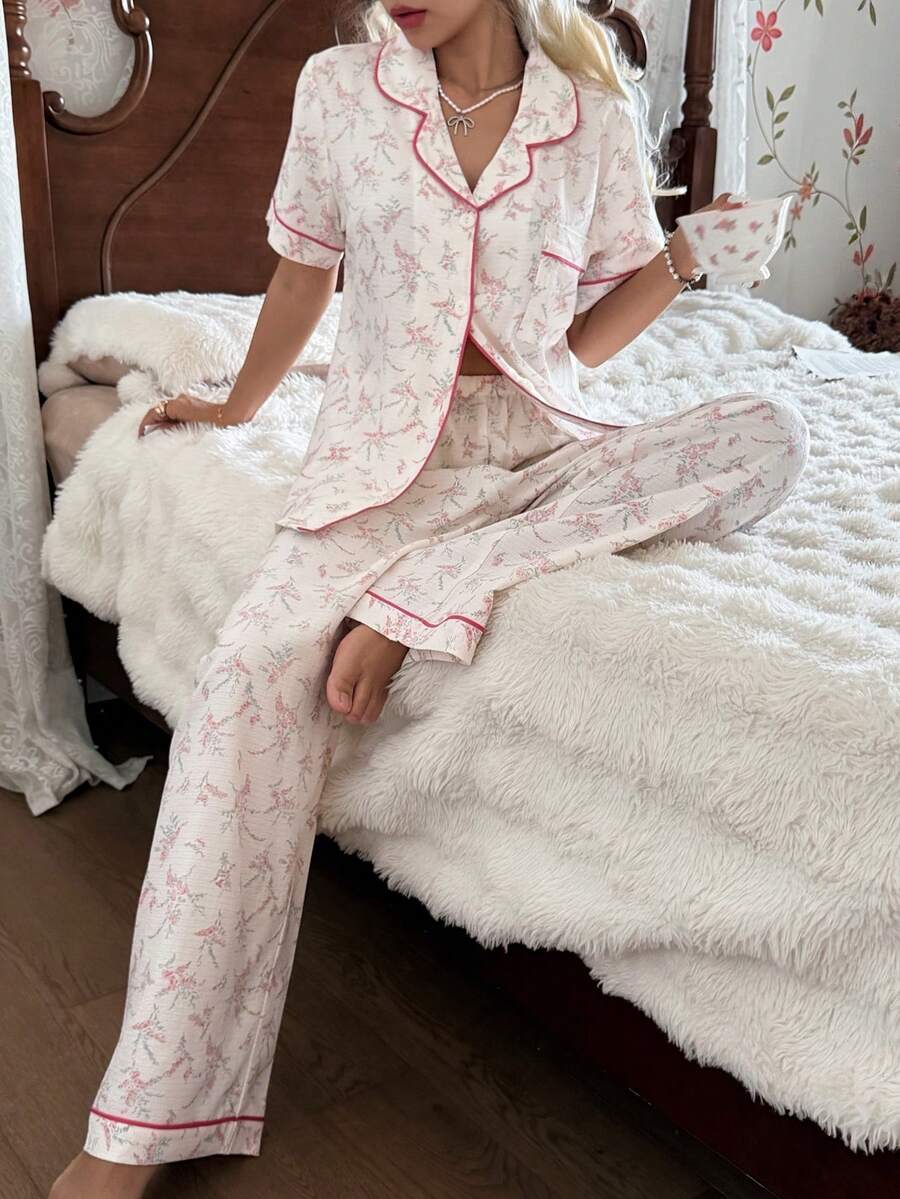 SHEIN CottageSlumber طقم بيجامة بطبعة زهور بأكمام قصيرة وبنطال