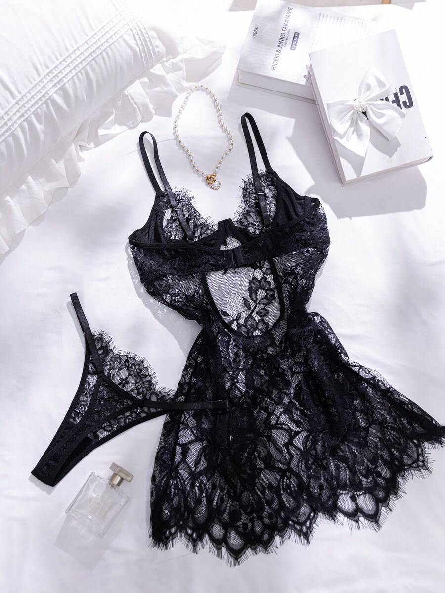 SHEIN Crystal Vow طقم ثوب نوم قطعتين من الدانتيل الشفاف بحمالة سلكية