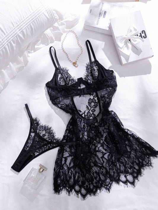 SHEIN Crystal Vow طقم ثوب نوم قطعتين من الدانتيل الشفاف بحمالة سلكية