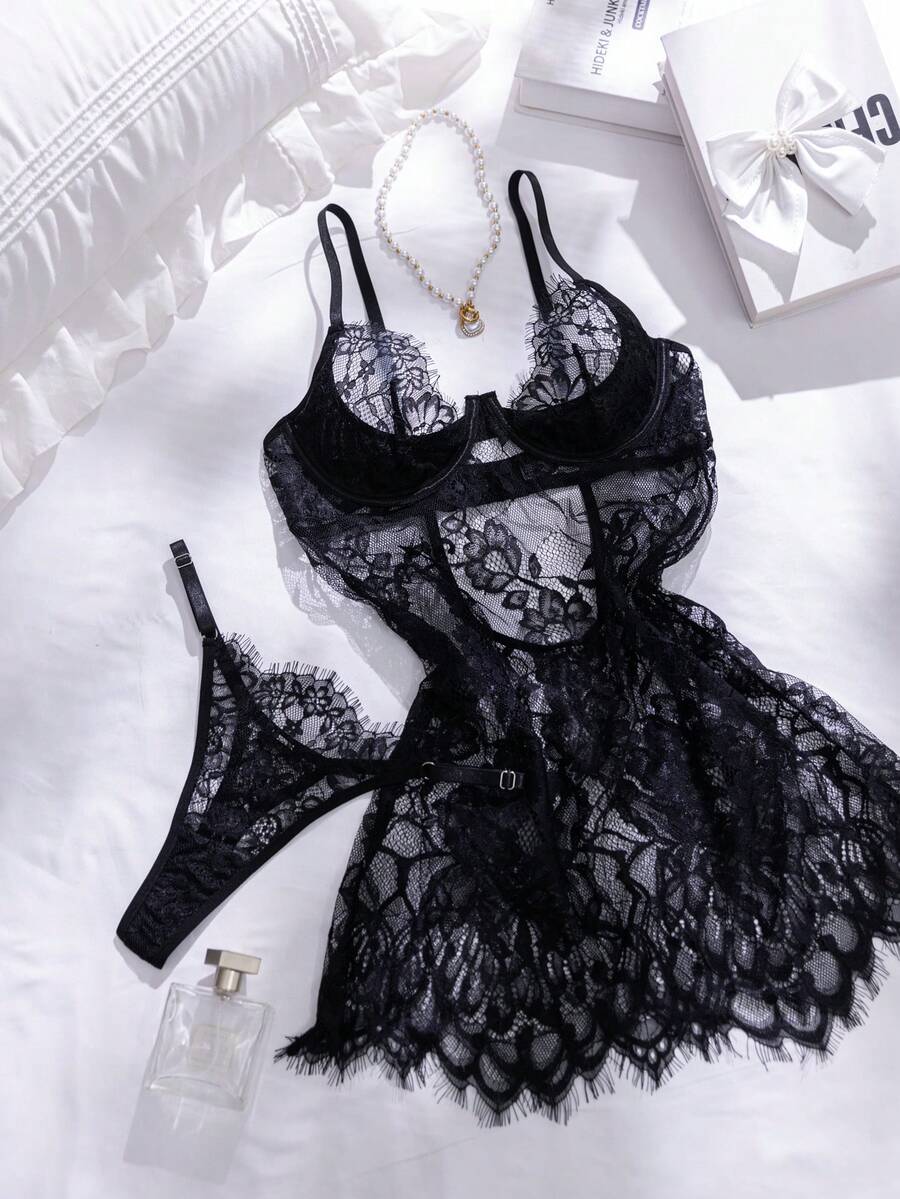 SHEIN Crystal Vow طقم ثوب نوم قطعتين من الدانتيل الشفاف بحمالة سلكية