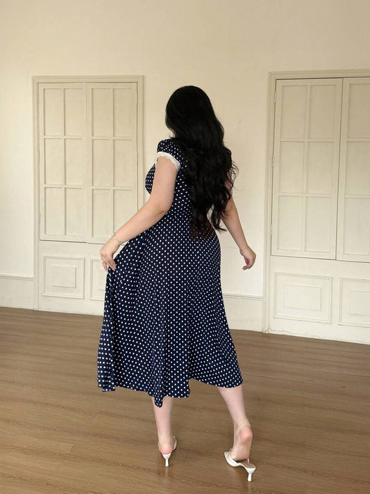 SHEIN Vibekara فستان للمقاس الكبير بطبعة منقطة ورقبة من الدانتيل