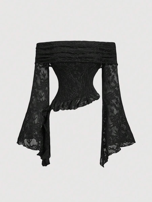 SHEIN MOD بلوزة سوداء بأكمام جرس وكشكشة كتف وذيل مزين بالدانتيل