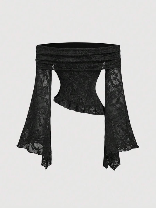 SHEIN MOD بلوزة سوداء بأكمام جرس وكشكشة كتف وذيل مزين بالدانتيل