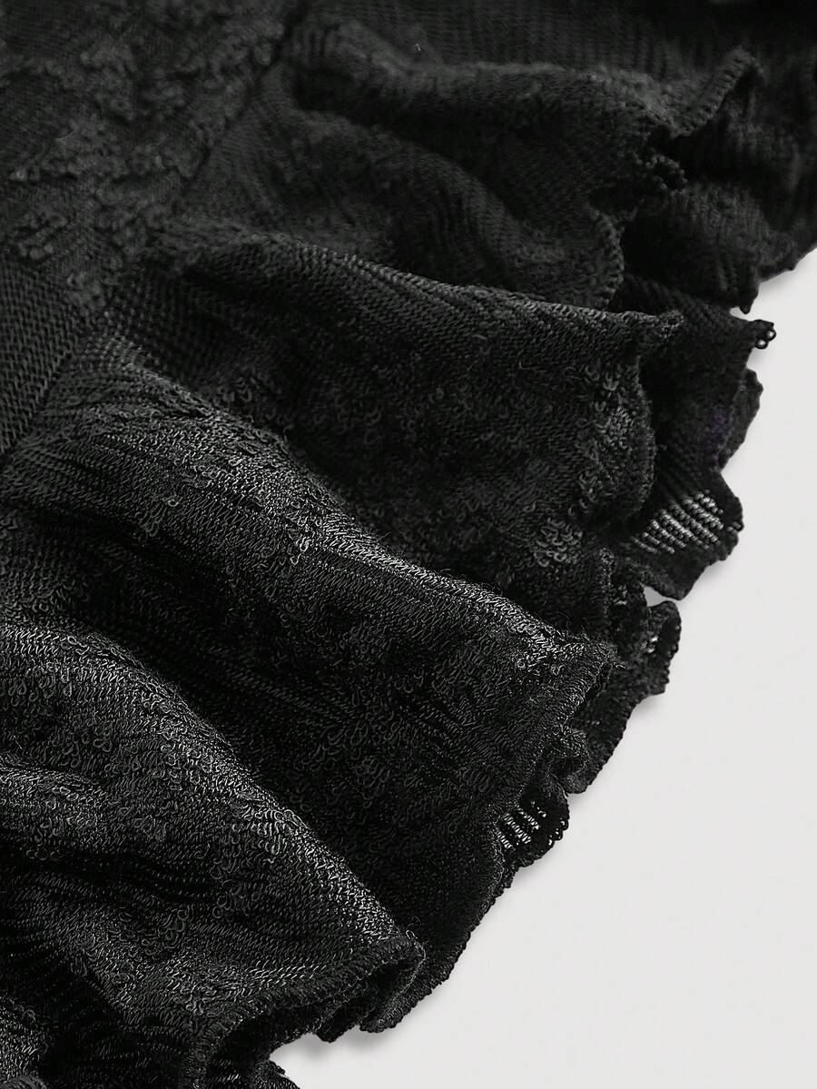 SHEIN MOD بلوزة سوداء بأكمام جرس وكشكشة كتف وذيل مزين بالدانتيل