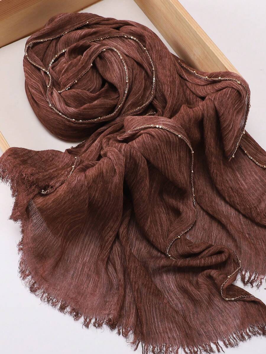 SHEIN وشاح حجاب نسائي مزين بسلسلة وبطباعة تعتيق مجعدة بلون قهوة حمراء