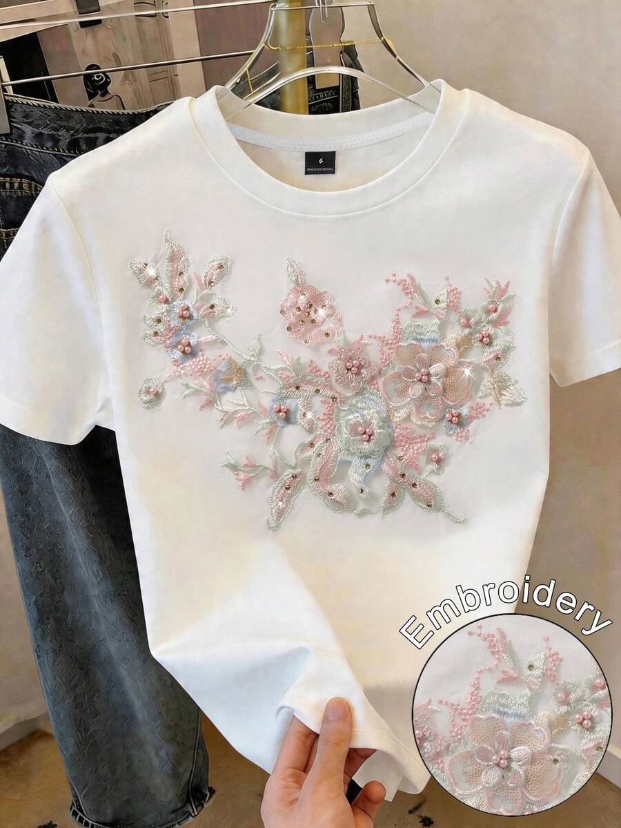 SHEIN Qadelle تي شيرت كاجوال مطرز ثلاثي الأبعاد بأكمام قصيرة