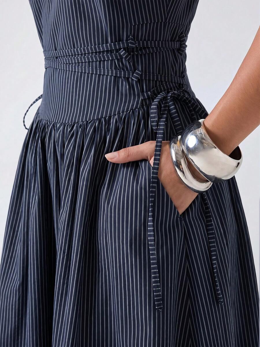 SHEIN LYSMO فستان بأكمام قصيرة وياقة مستديرة وخطوط وربطة خصر