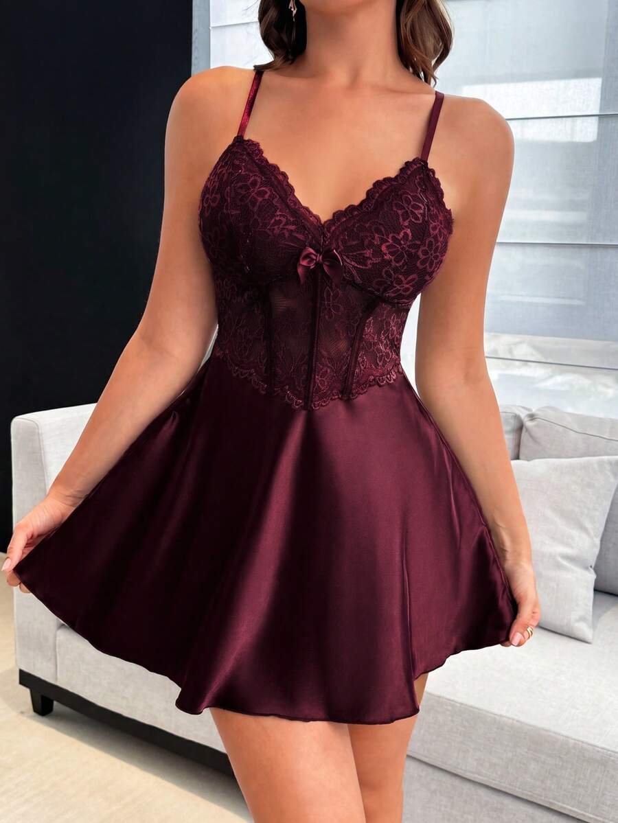 SHEIN Napfluff فستان نوم ضيق من الساتان مزين بالدانتيل والفيونكة