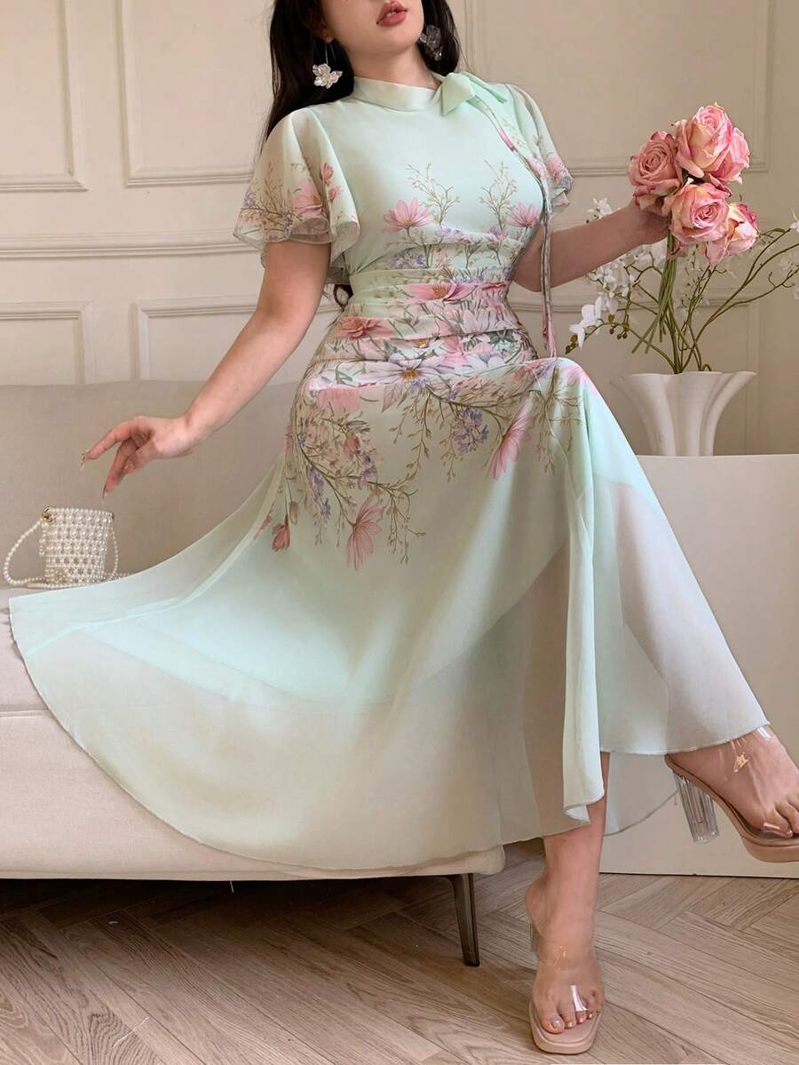 SHEIN Modelyn فستان أخضر بطبعة مطوية وخصر مربوط