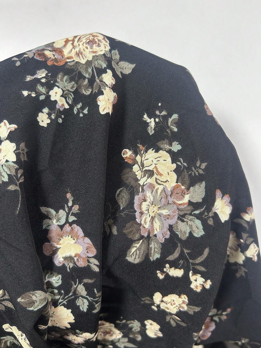 SHEIN Sweetra فستان قصير بطبعة زهور بحزام خصر وحمالات