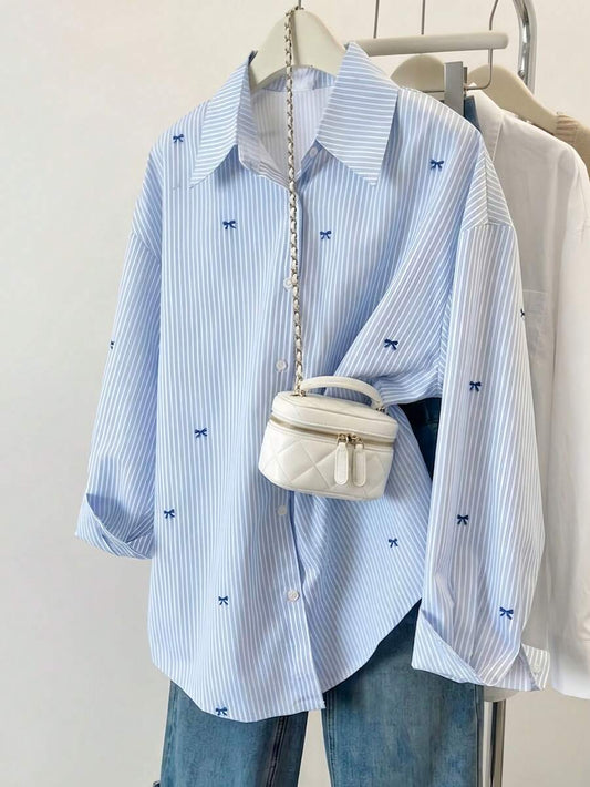 SHEIN قميص نسائي مخطط بطبعة فيونكات وأزرار أمامية