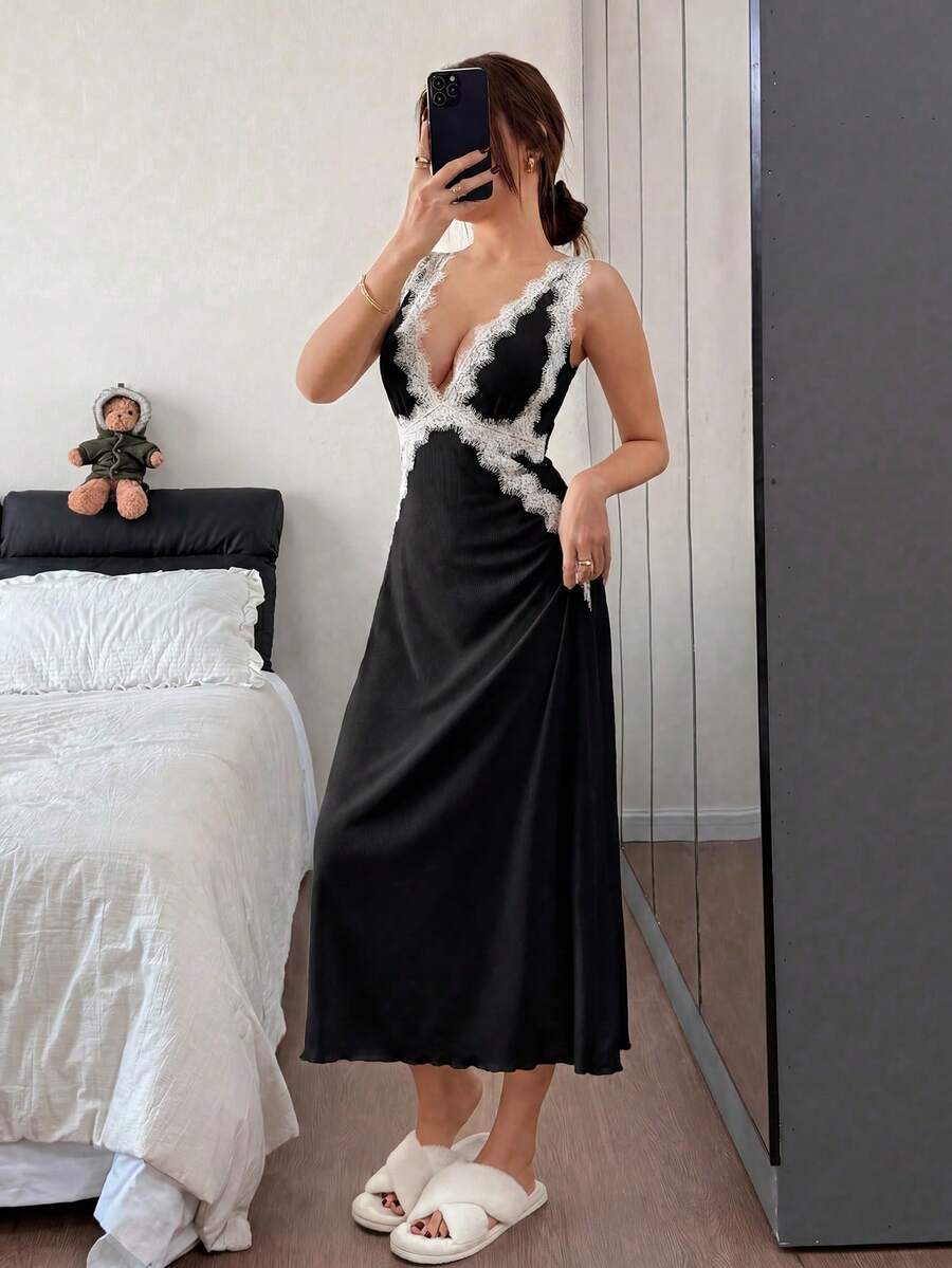 SHEIN Napfluff فستان نوم أسود طويل بظهر مفتوح مزين بالدانتيل