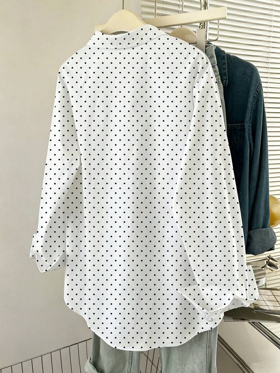 SHEIN Resyla قميص أبيض بطبعة نقاط سوداء بأكمام طويلة وجيب