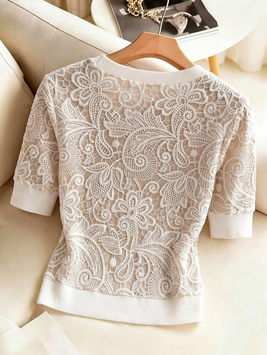 SHEIN Franclia تي شيرت أبيض بياقة مربعة وأزرار وطبعة زهور