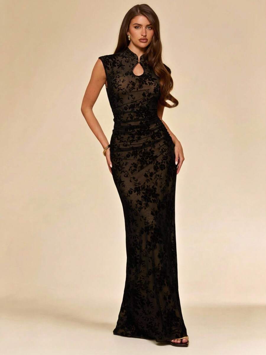 SHEIN BAE فستان أسود طويل بتصميم تشونغسام بنقشة مخملية مرتفعة
