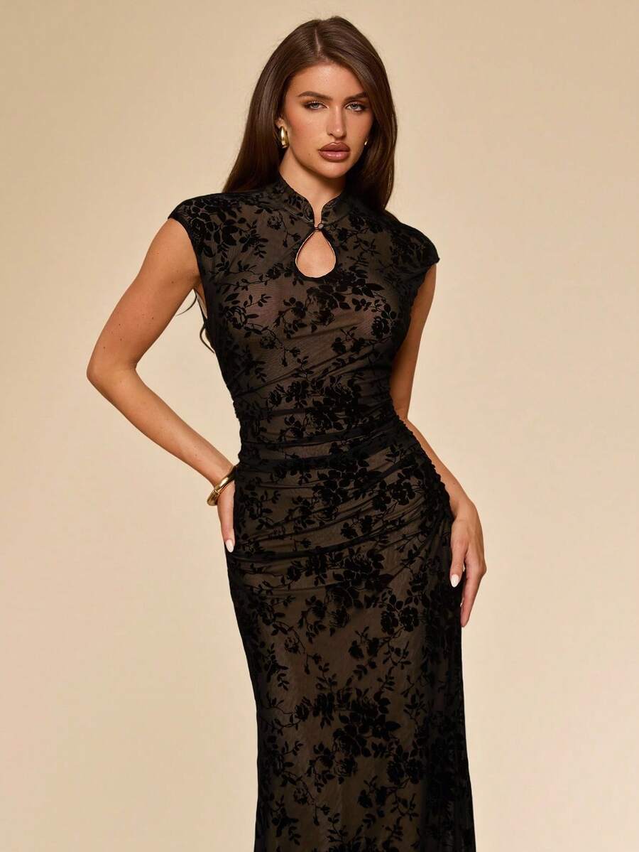 SHEIN BAE فستان أسود طويل بتصميم تشونغسام بنقشة مخملية مرتفعة