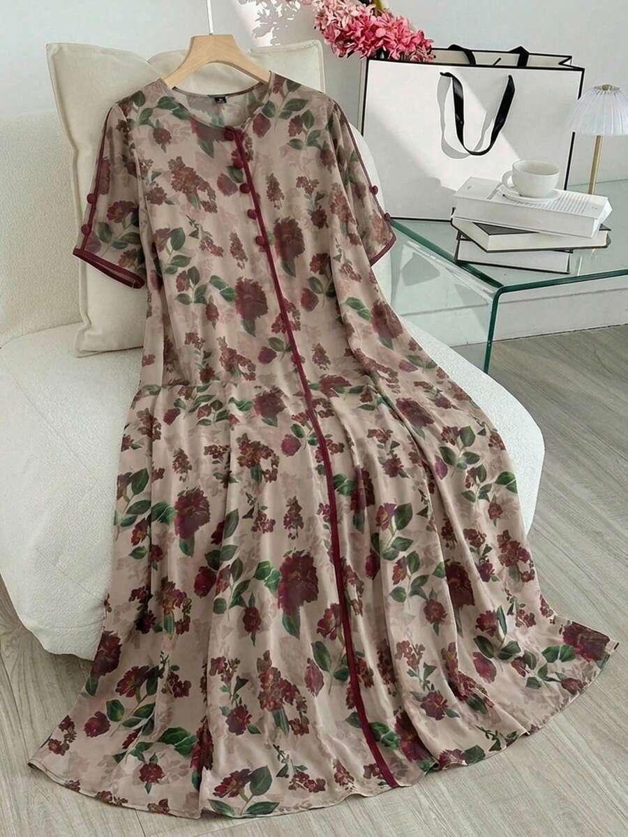 SHEIN Al Najma فستان بطبعة زهرية وأزرار أمامية وأكمام قصيرة