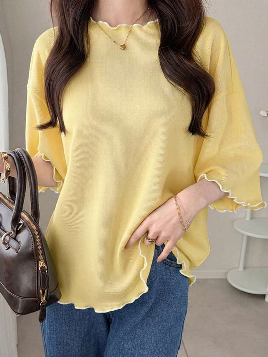SHEIN FRIFUL تي شيرت أصفر بتصميم مخطط متموج وتريم متباين