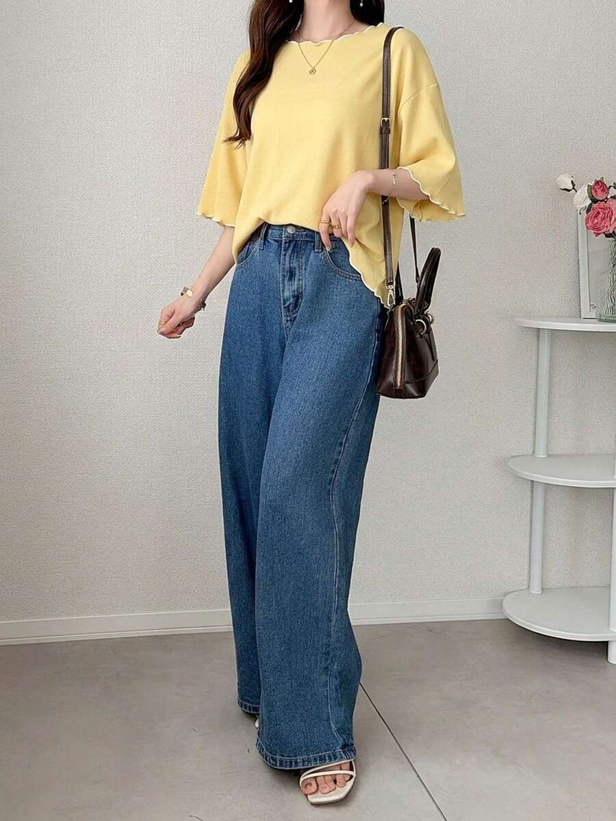 SHEIN FRIFUL تي شيرت أصفر بتصميم مخطط متموج وتريم متباين