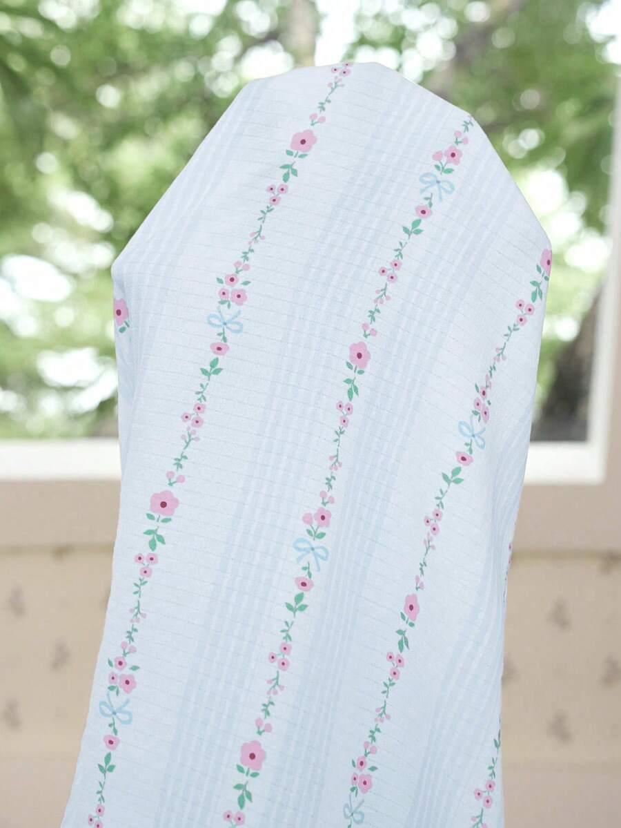 SHEIN CottageSlumber طقم بيجامة بأكمام قصيرة بطبعة زهور متناثرة وحواف مجعدة