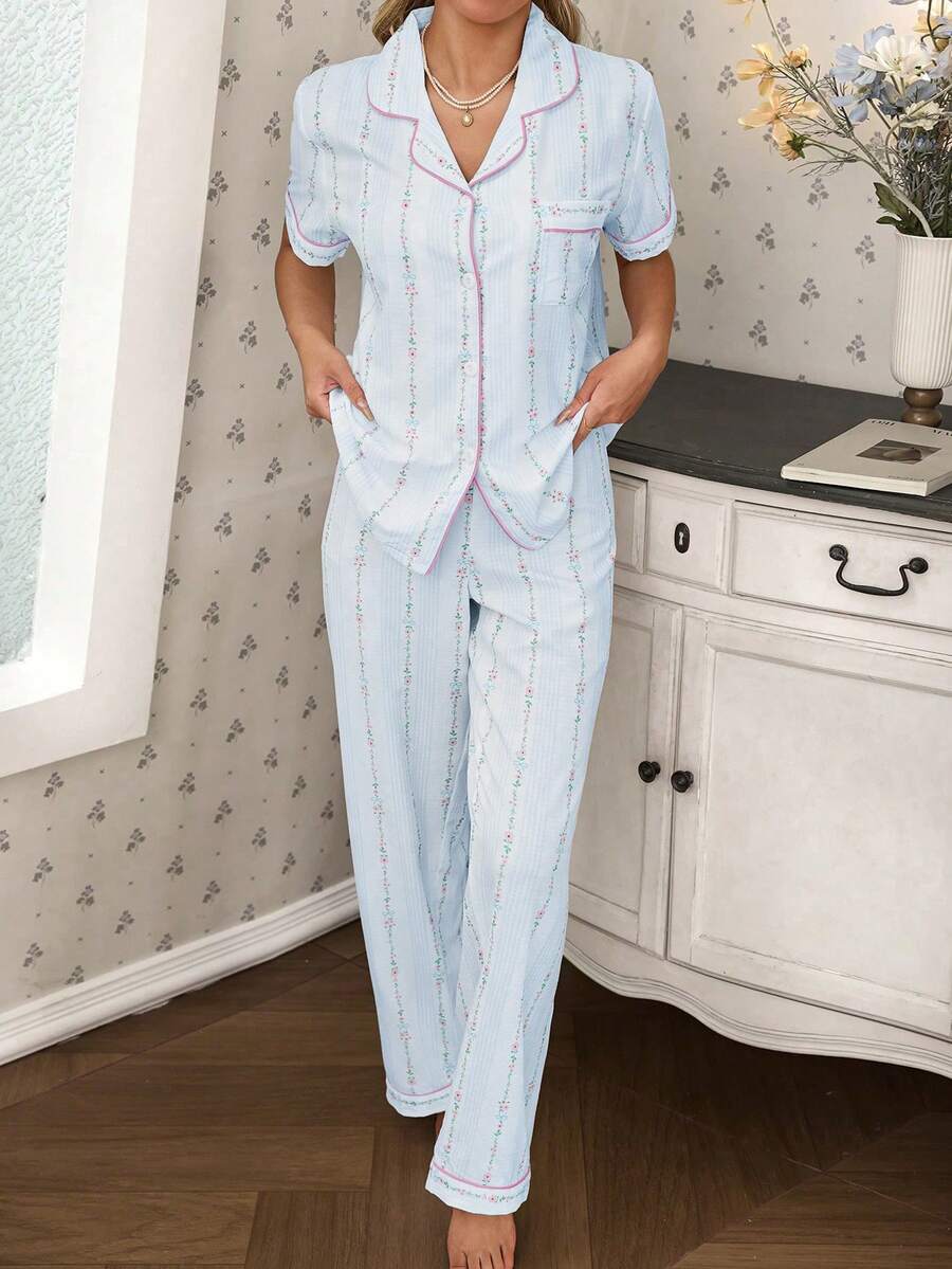 SHEIN CottageSlumber طقم بيجامة بأكمام قصيرة بطبعة زهور متناثرة وحواف مجعدة