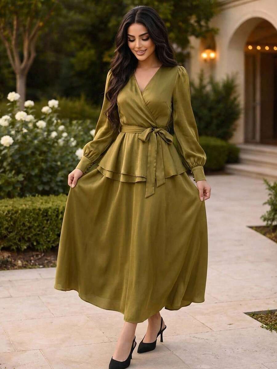 SHEIN DAZY V طقم قطعتين بلوزة بحزام وتنورة بياقة