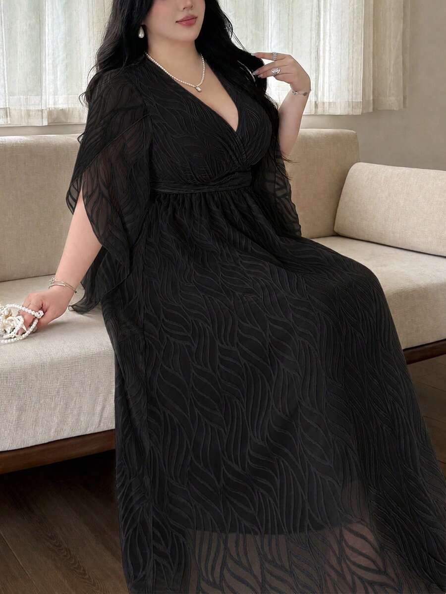 SHEIN Vibekara فستان أسود للمقاس الكبير بأكمام جرس وحافة مكشكشة من قماش الجاكار
