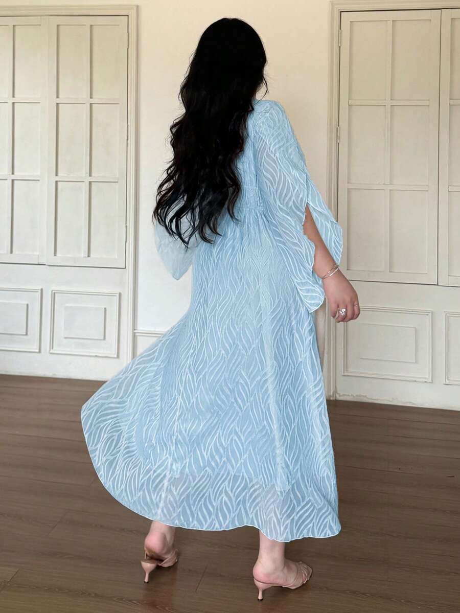 SHEIN Vibekara فستان جاكارد أزرق كاجوال بأكمام قصيرة مكسرة وتنورة