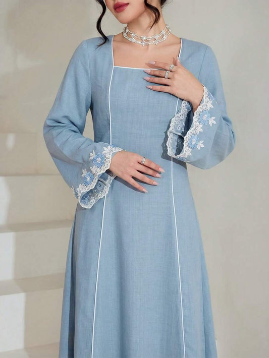 SHEIN Al Najma فستان عربي بلون أزرق مطرز بالأكمام والشريط