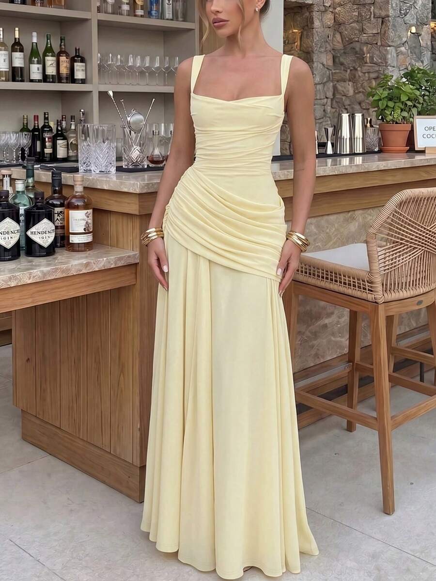 SHEIN فستان أصفر فاتح بخصر عالي وتصميم ضيق بياقة مربعة وطيات