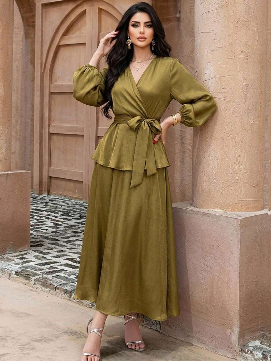 SHEIN DAZY V طقم قطعتين بلوزة بحزام وتنورة بياقة