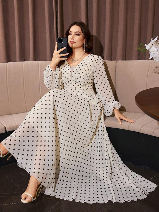 SHEIN فستان واسع مقاس كبير بياقة قلب وأكمام واسعة بطبعة منقطة