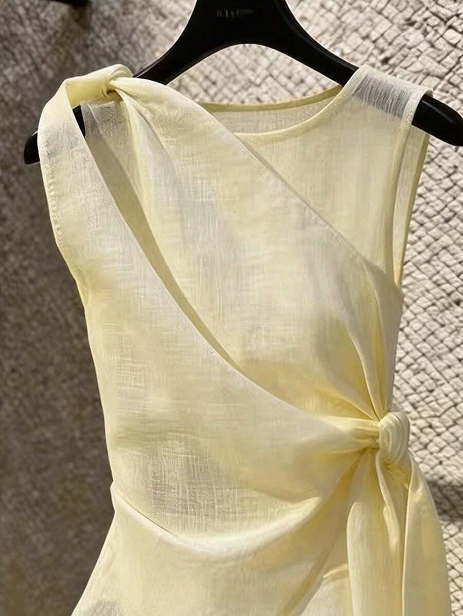 SHEIN Franclia بلوزة صفراء بحافة غير متماثلة برباط وفتحات