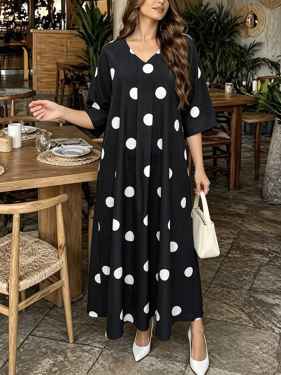 SHEIN Lacomfia فستان أسود فضفاض بطبعة بولكا للمقاسات كبيرة