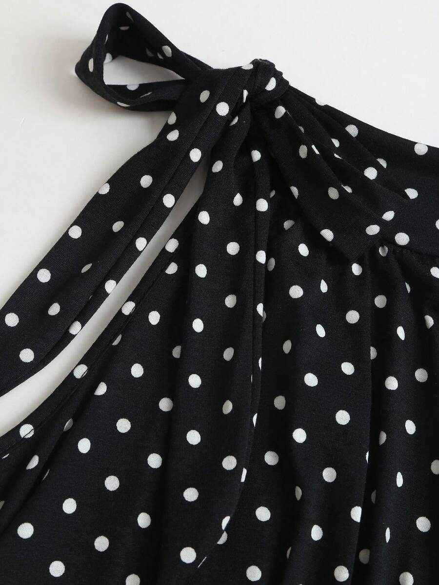 SHEIN Sweetra جمبسوت أسود بنقاط بيضاء بياقة فيونكة وخصر مكشكش بقصة ضيقة