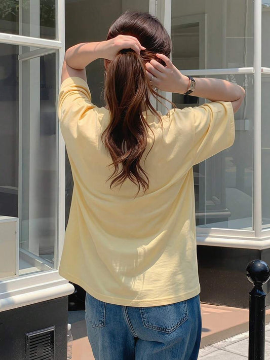 SHEIN DAZY تي شيرت أصفر بأكمام قصيرة وتطريز فيونكة