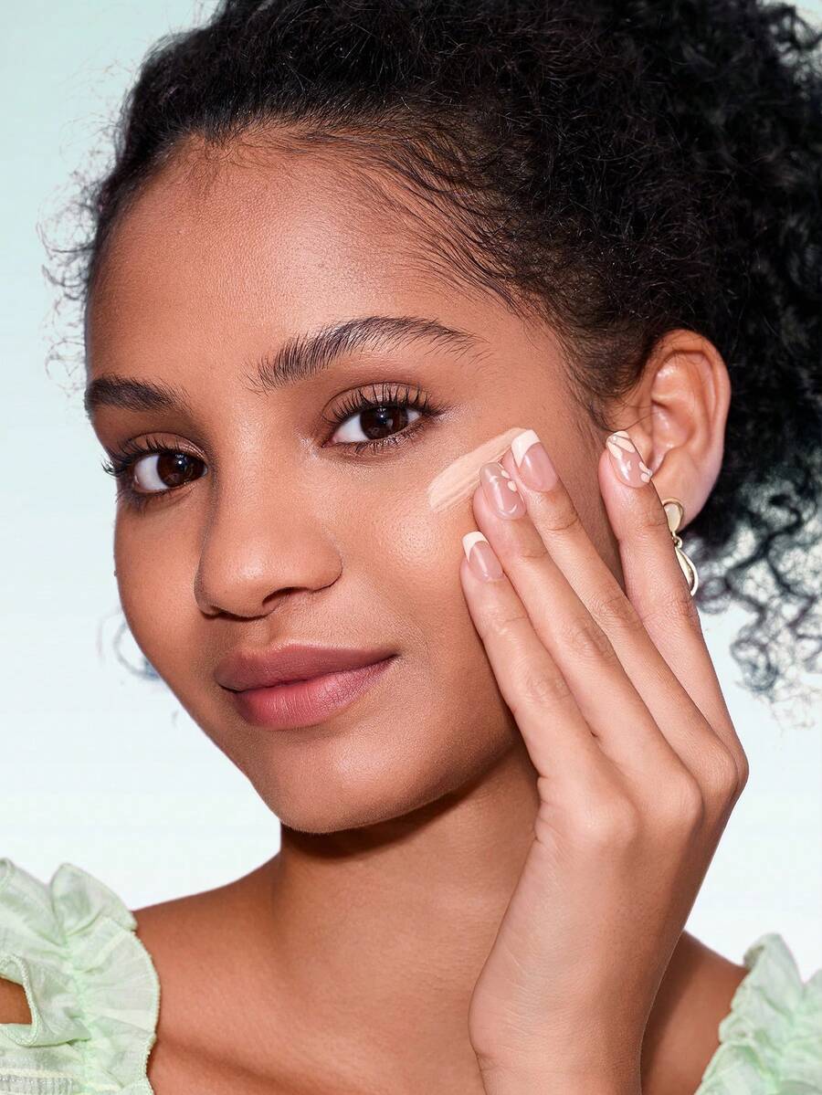 SHEGLAM برايمر خفيف بلون بيج يساعد على تصغير مظهر المسام