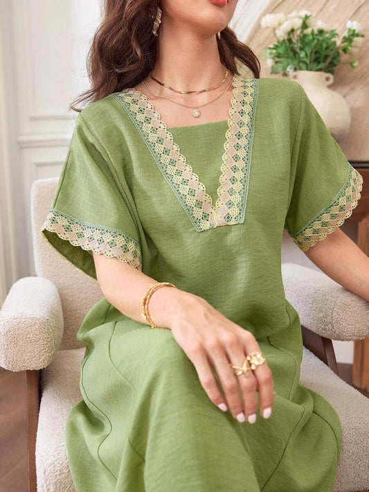 SHEIN Al Najma فستان أخضر فضفاض مزين بالدانتيل بتصميم أنيق