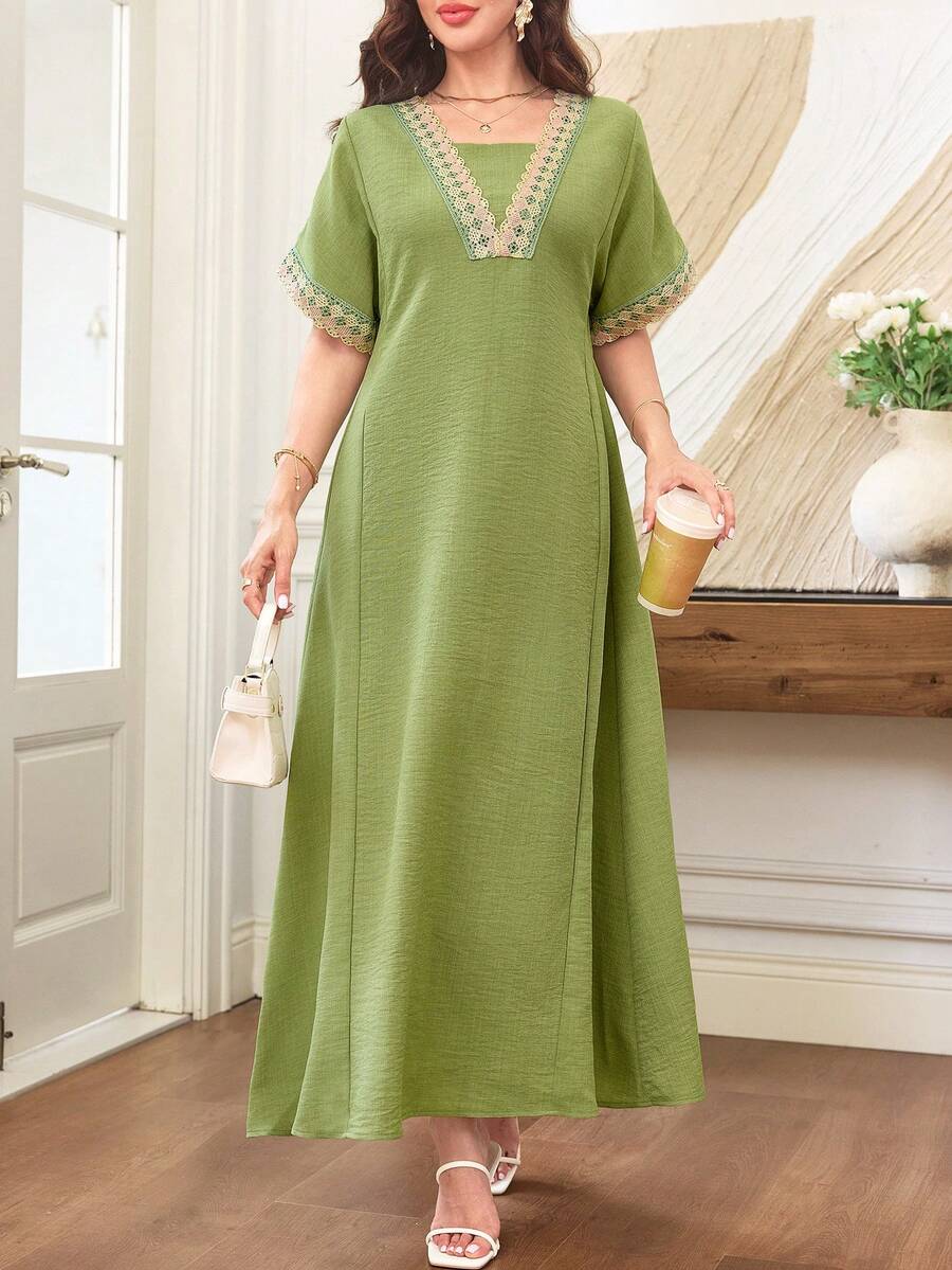 SHEIN Al Najma فستان أخضر فضفاض مزين بالدانتيل بتصميم أنيق