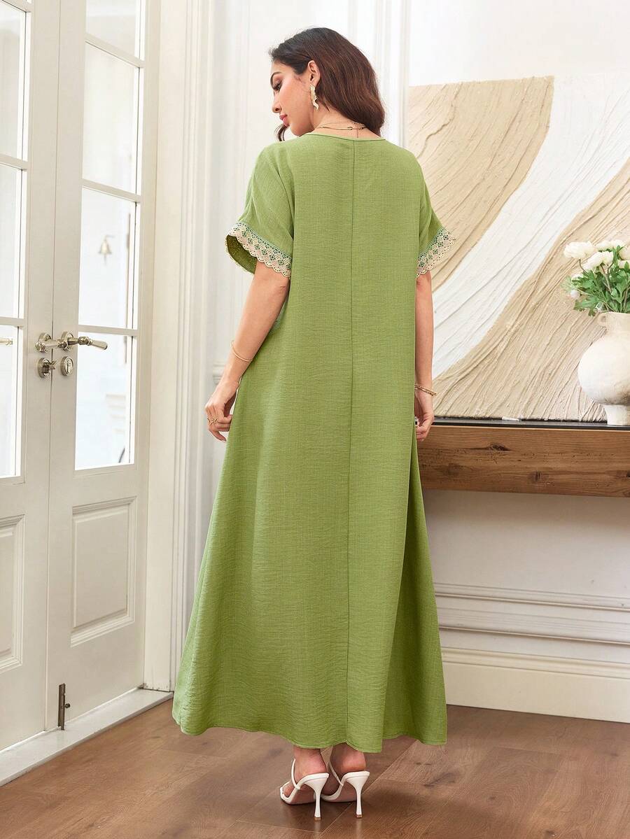 SHEIN Al Najma فستان أخضر فضفاض مزين بالدانتيل بتصميم أنيق