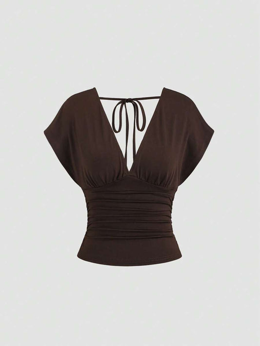 SHEIN Sweetra تي شيرت بني بأكمام كتف بتصميم عصري