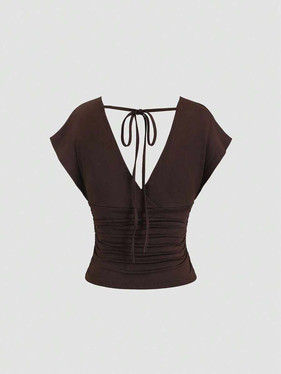SHEIN Sweetra تي شيرت بني بأكمام كتف بتصميم عصري