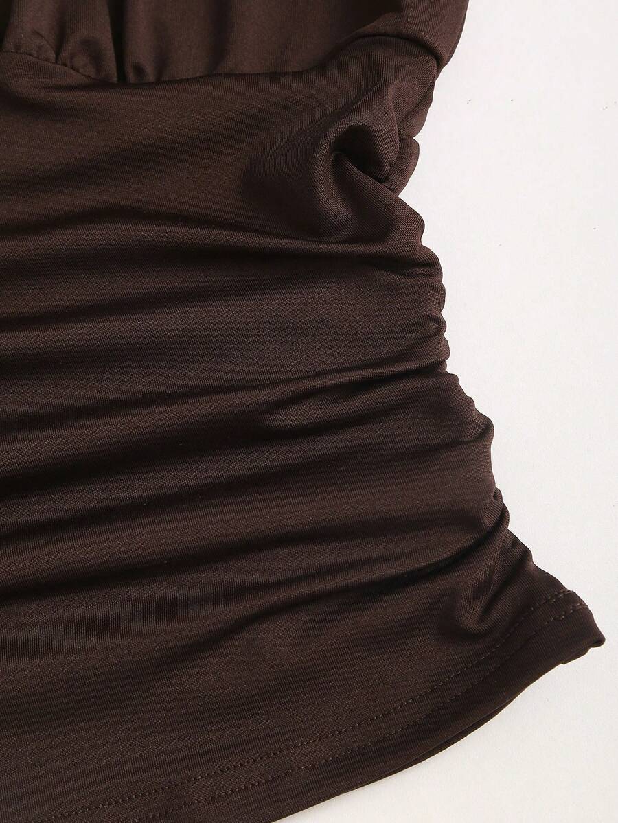 SHEIN Sweetra تي شيرت بني بأكمام كتف بتصميم عصري