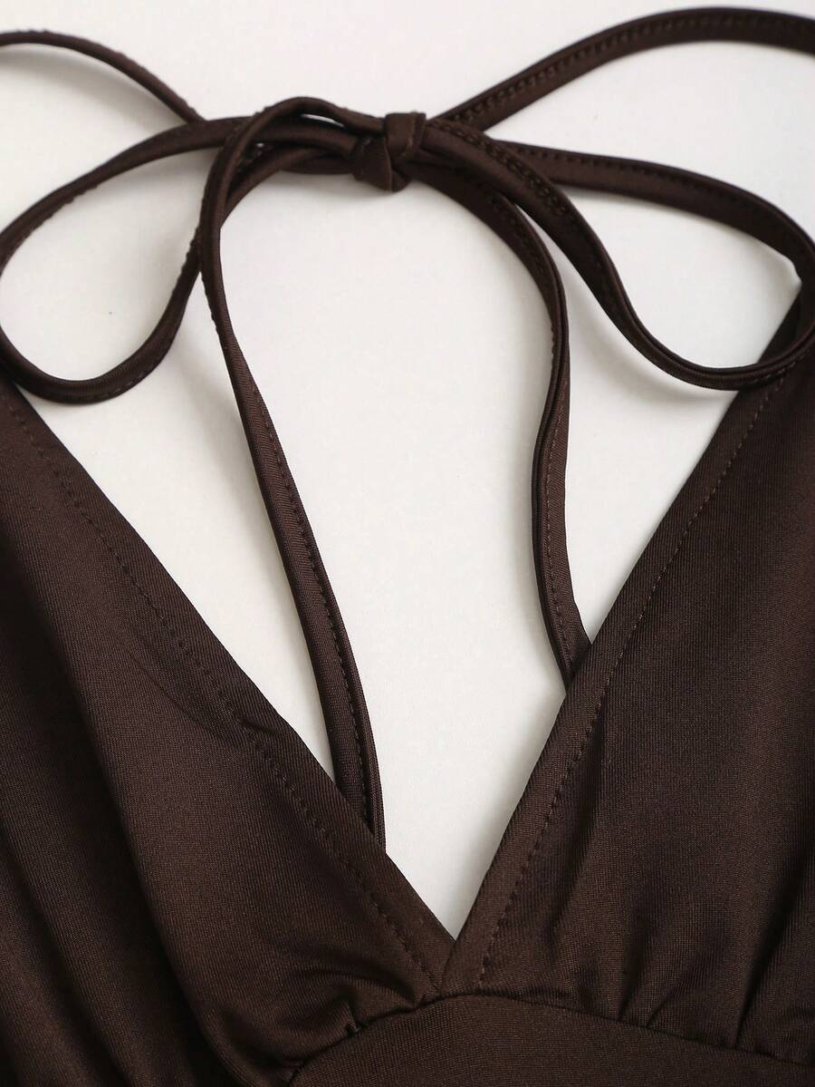 SHEIN Sweetra تي شيرت بني بأكمام كتف بتصميم عصري