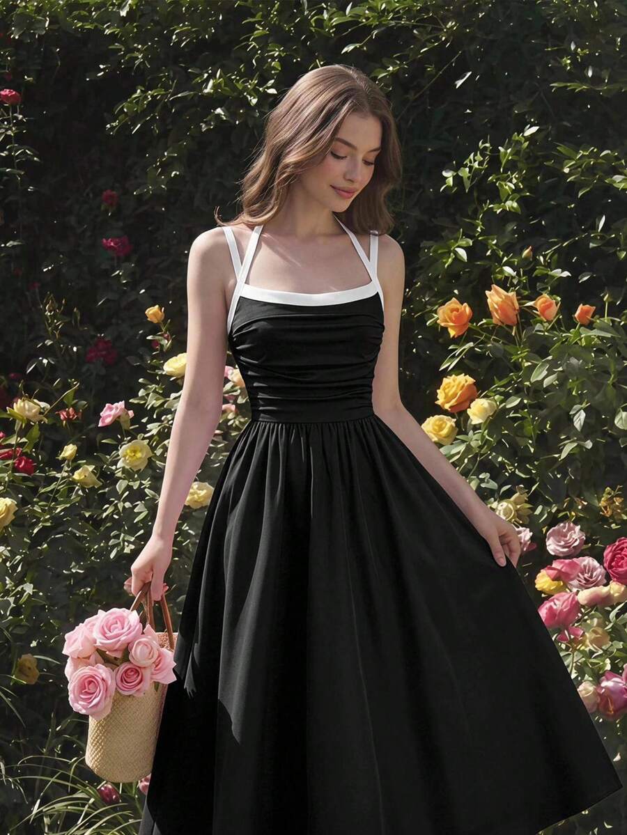 SHEIN MOD فستان أسود بتصميم كتل لونية وحمالات رفيعة