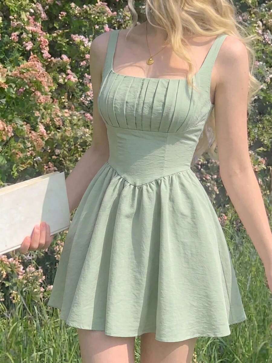 SHEIN MOD فستان أخضر سادة بطيات وخصر مشدود