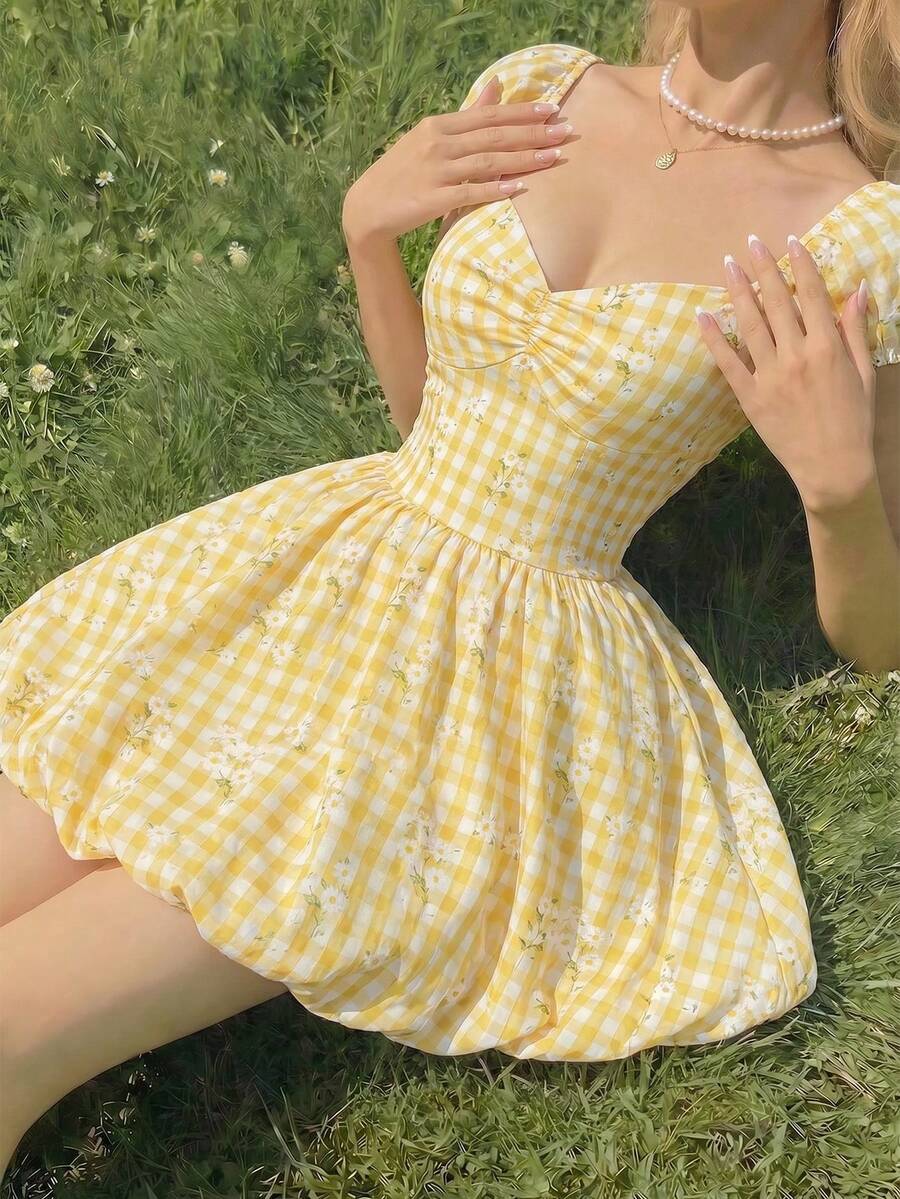 SHEIN MOD فستان أصفر قصير بنقشة مربعات وزهور صغيرة